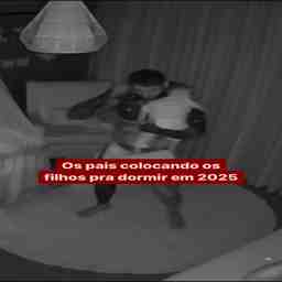 Os pais colocando os filhos para dormir em 2025 - Vídeo  Engraçados para Redes Sociais