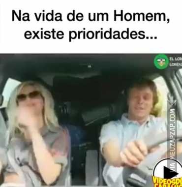 Homens e suas prioridades - Vídeo  Engraçados para Redes Sociais