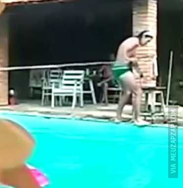 Sexta dia de piscina - Vídeo  Engraçados para Redes Sociais