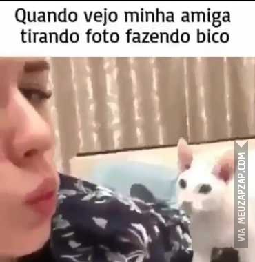 Quando vejo minha amiga fazendo bico - Vídeo  Engraçados para Redes Sociais