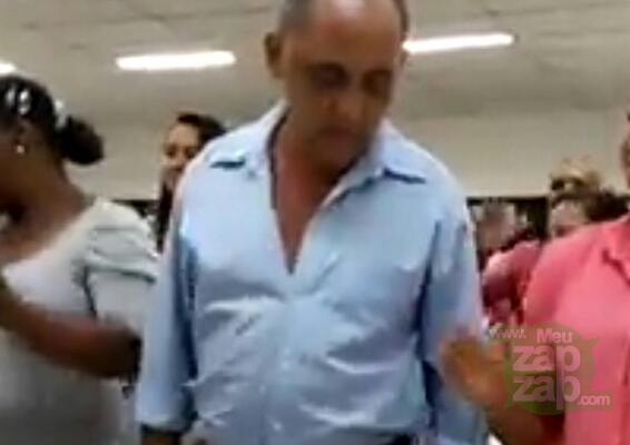 Ex raparigueiro no culto - Vídeo  Engraçados para Redes Sociais